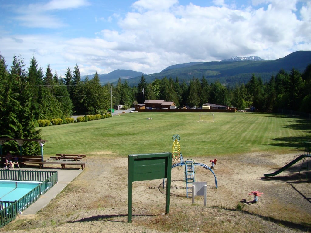 Photo Gallery Spider Lake Springs Resort   Baseball Soccer Field 2014 1024x768 